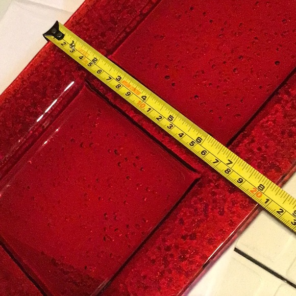 🎄
Red glass serving dish with 3 separate divided spaces., NEW - Picture 4 of 13